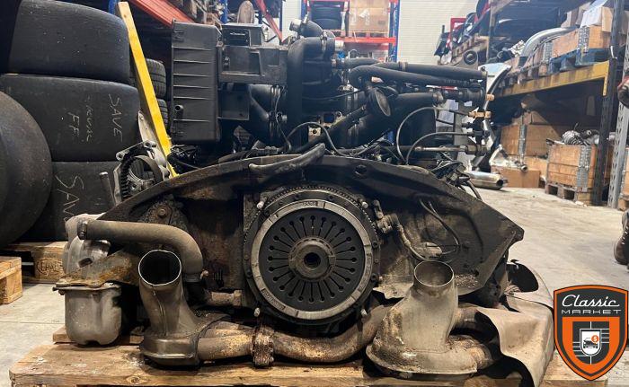 Engine Porsche 911 Carrera 2/4 (964 series), built in 1991.