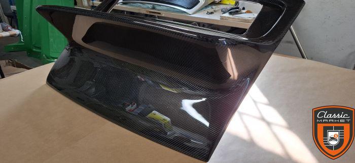 Capot "queue de canard" 911 classic fibre carbone.