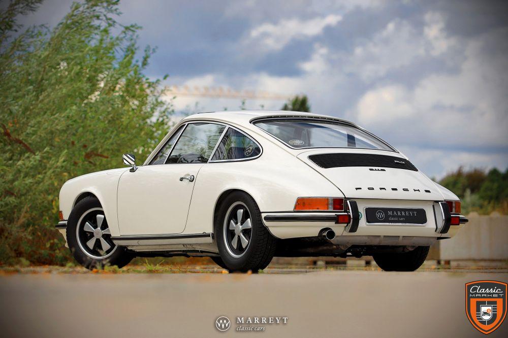 Porsche 911S 2.4L Sunroof Coupe