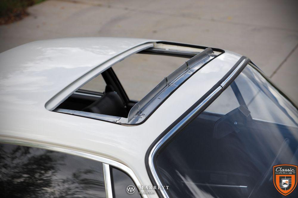 Porsche 911S 2.4L Sunroof Coupe