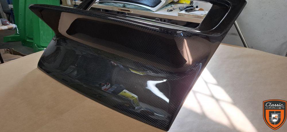 Capot "queue de canard" 911 classic fibre carbone.