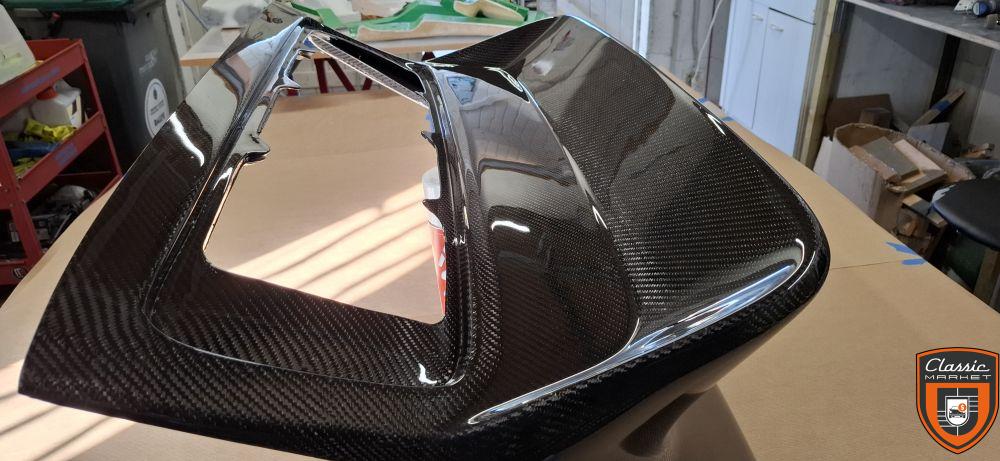Capot "queue de canard" 911 classic fibre carbone.