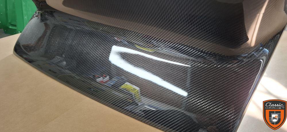Capot "queue de canard" 911 classic fibre carbone.