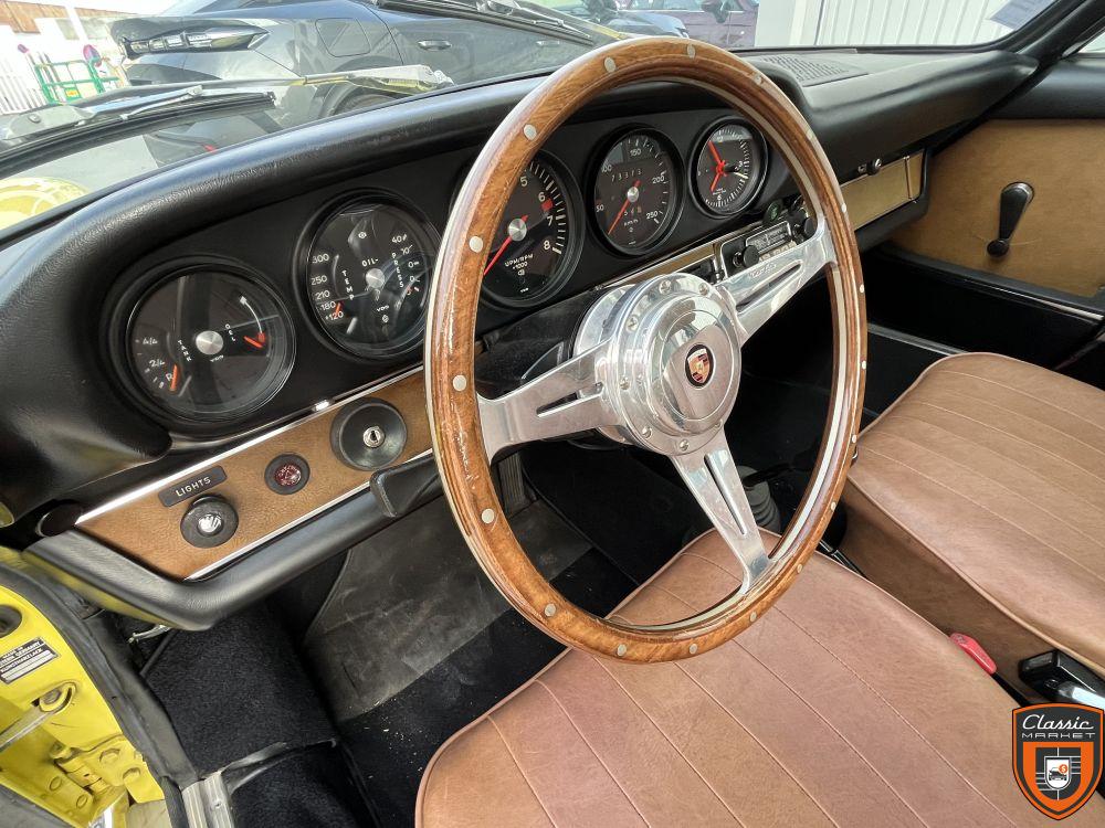 A louer 911 T 2.4 Jaune