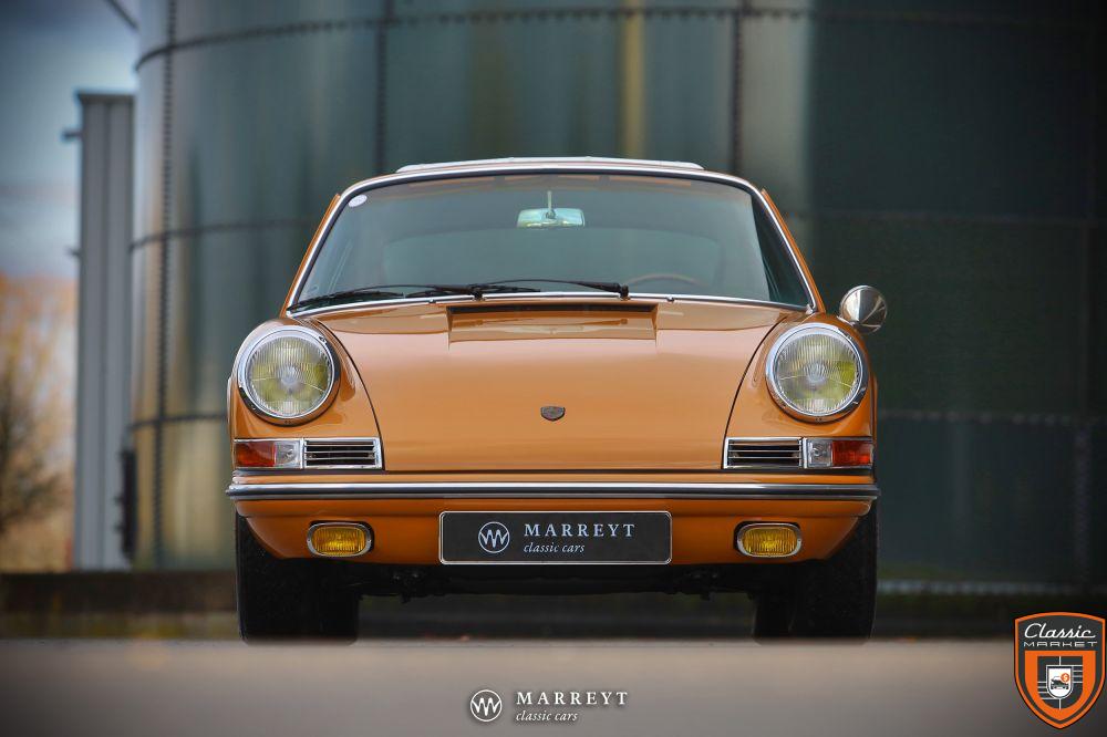 1968 Porsche 911 SWB - Sunroof Coupé