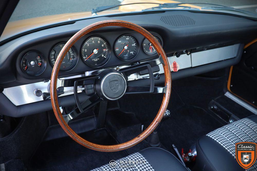 1968 Porsche 911 SWB - Sunroof Coupé